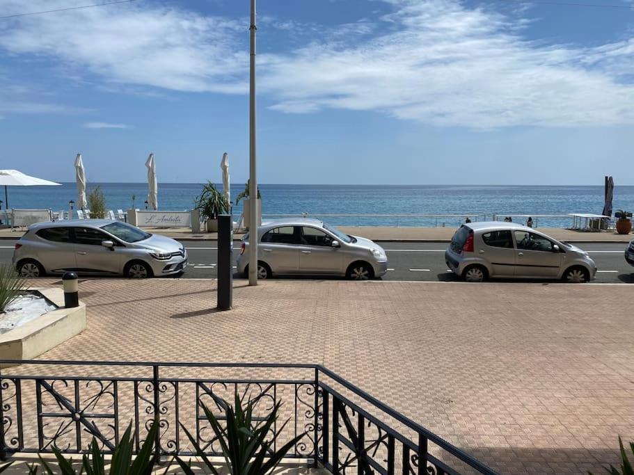 Superbe Studio Avec Terrasse En Front De Mer Ментона Екстериор снимка