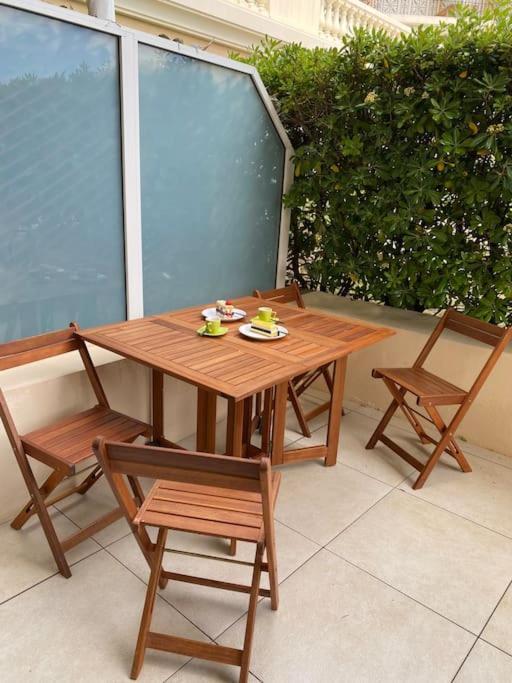 Superbe Studio Avec Terrasse En Front De Mer Ментона Екстериор снимка