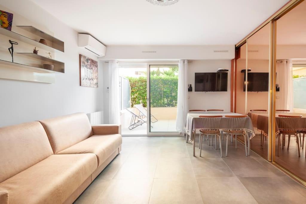 Superbe Studio Avec Terrasse En Front De Mer Ментона Екстериор снимка