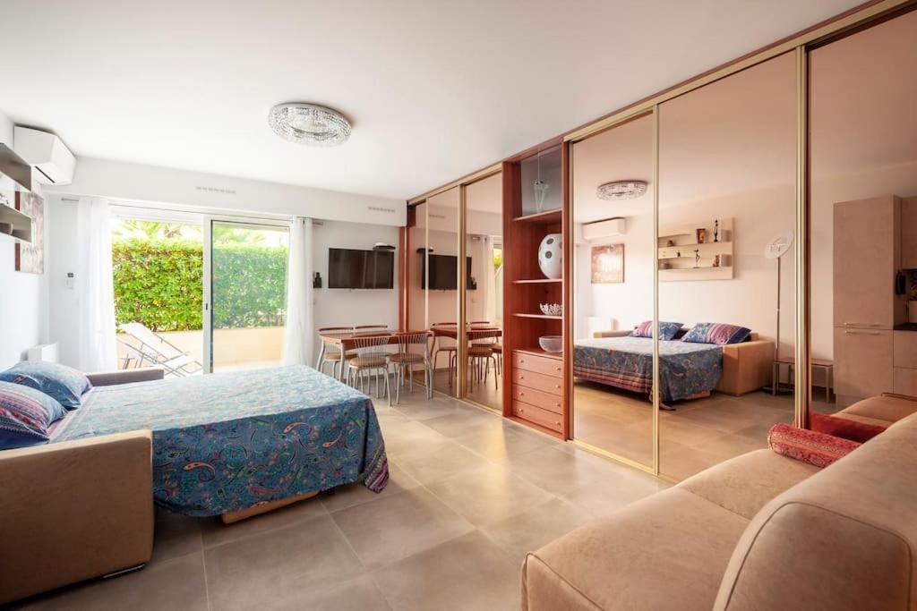 Superbe Studio Avec Terrasse En Front De Mer Ментона Екстериор снимка