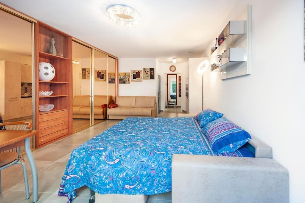 Superbe Studio Avec Terrasse En Front De Mer Ментона Екстериор снимка