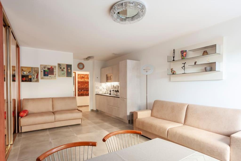 Superbe Studio Avec Terrasse En Front De Mer Ментона Екстериор снимка
