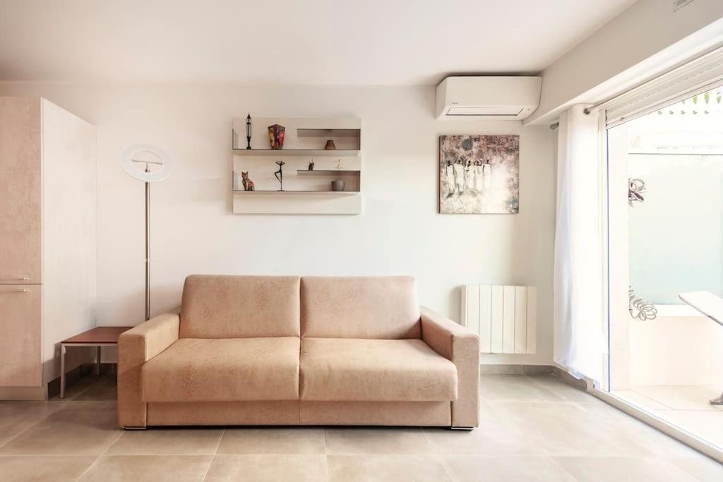 Superbe Studio Avec Terrasse En Front De Mer Ментона Екстериор снимка