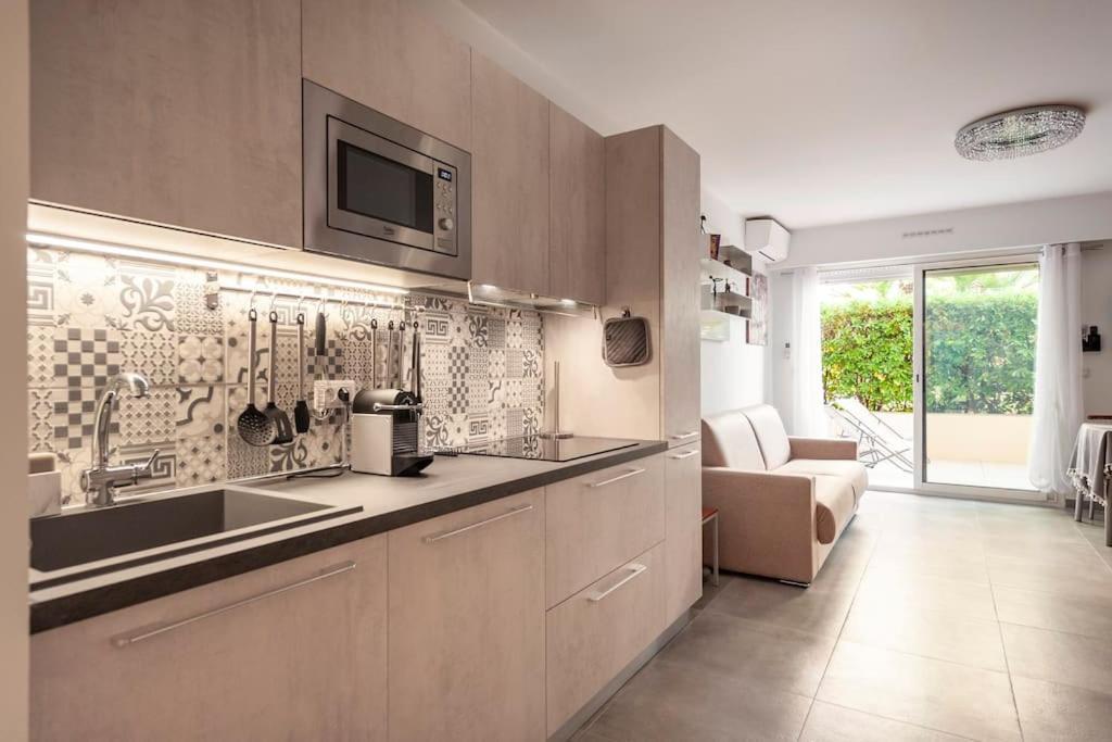 Superbe Studio Avec Terrasse En Front De Mer Ментона Екстериор снимка