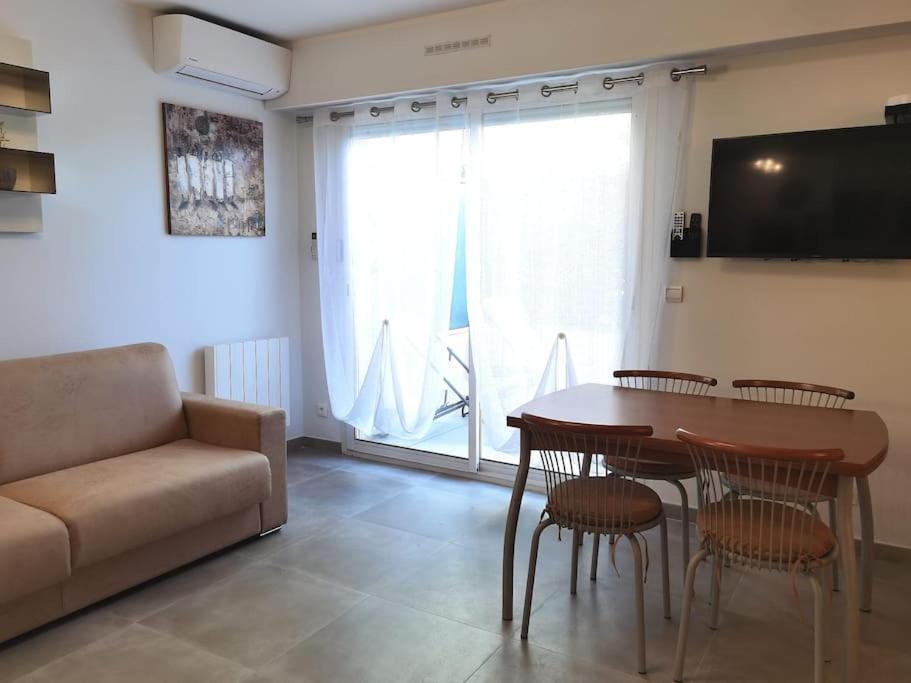 Superbe Studio Avec Terrasse En Front De Mer Ментона Екстериор снимка