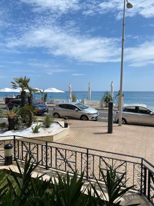 Superbe Studio Avec Terrasse En Front De Mer Ментона Екстериор снимка