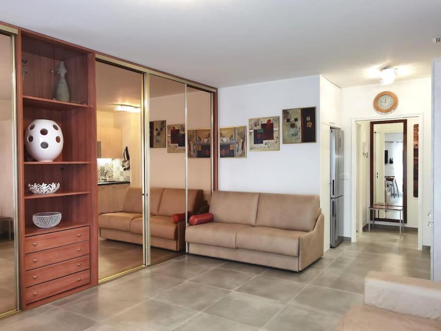 Superbe Studio Avec Terrasse En Front De Mer Ментона Екстериор снимка