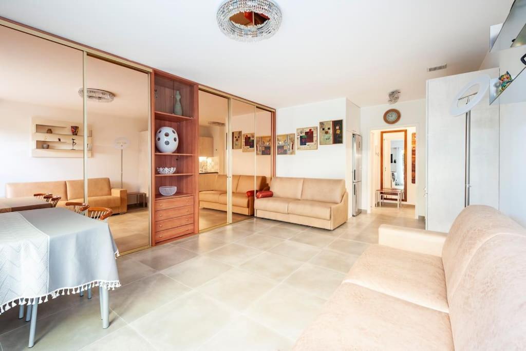 Superbe Studio Avec Terrasse En Front De Mer Ментона Екстериор снимка