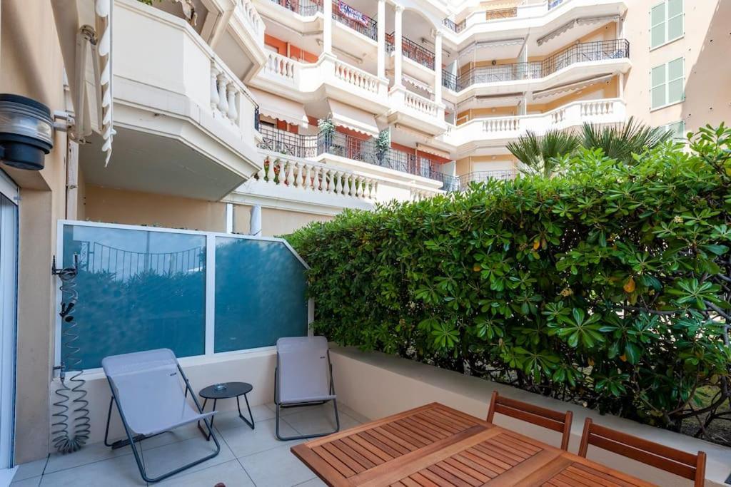 Superbe Studio Avec Terrasse En Front De Mer Ментона Екстериор снимка